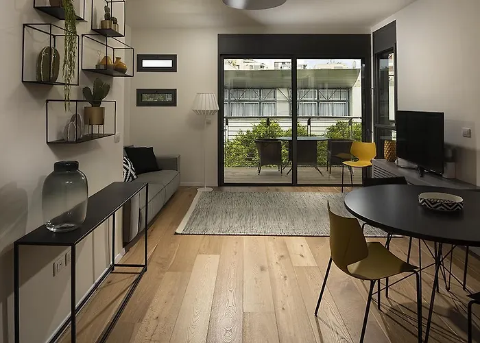 Eduard Bernstein Apartment